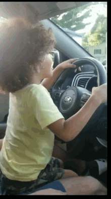 hi-my-mom-cant-drive-happy-kid.gif
