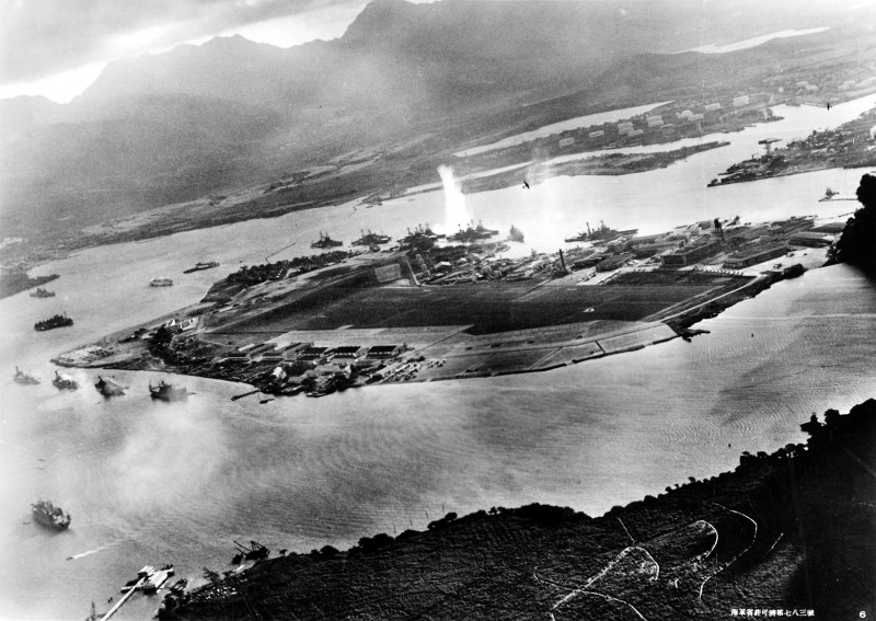 3045px-Attack_on_Pearl_Harbor_Japanese_planes_view.jpg